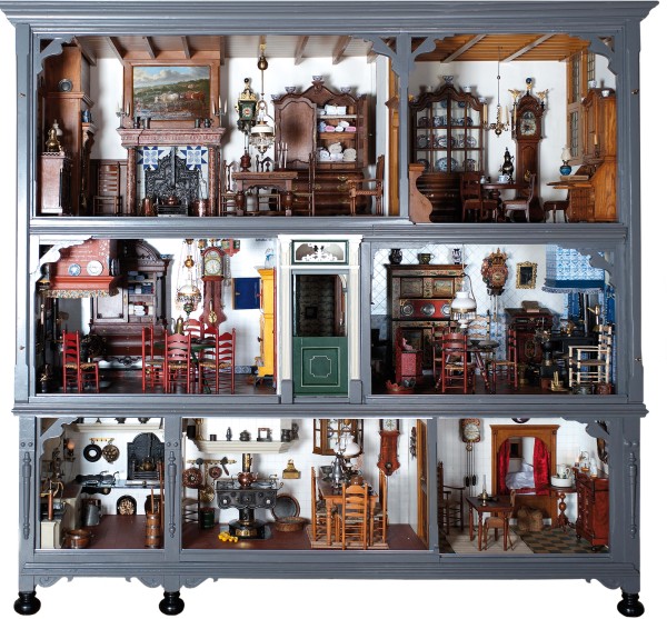Daan Hensens maakte tussen 1990 en 2011 een prachtig miniatuurhuis gebaseerd op de Zuiderzeecultuur.