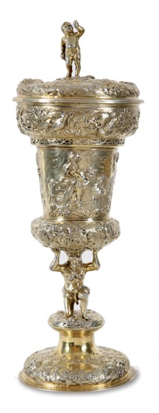 Verguld zilveren huwelijksbokaal gemaakt door de Harlinger zilversmid W.A. Zeestra in 1691. Bruikleen Ottema-Kingma Stichting.