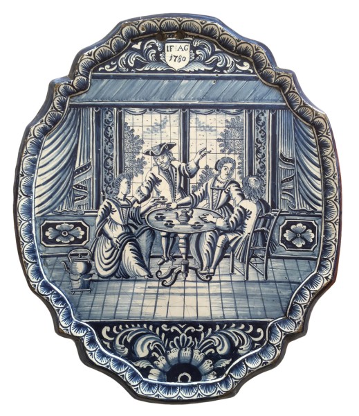 Aardewerk plaat voorstellende een theevisite in 1780 in Harlingen gemaakt, vermoedelijk door Jan Eelkes. De plaat werd aangekocht dankzij de Vereniging van Vrienden van Museum het Hannemahuis